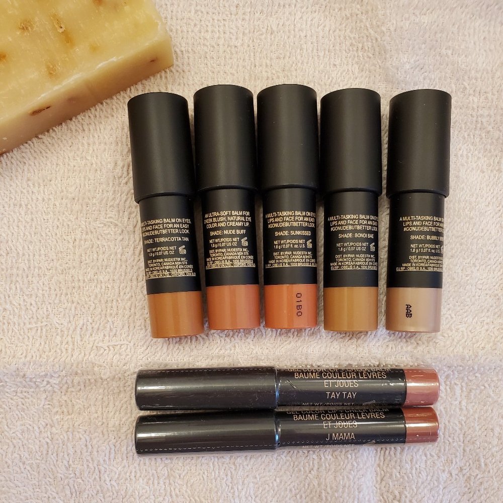 > Nudestix mini makeup set